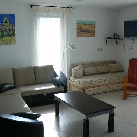Hullam Apartman 公寓 *