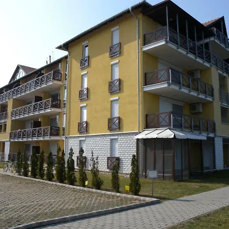 Hullam Apartman *