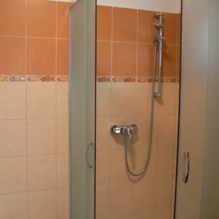 公寓 Hullam Apartman *
